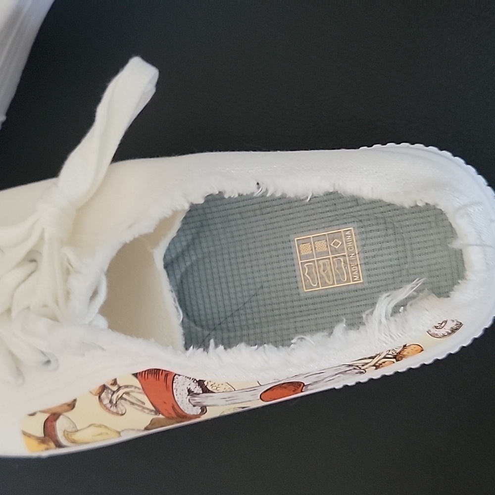 White Mushroom Shoes Womens 8, Nwt - Picture 3 of 4